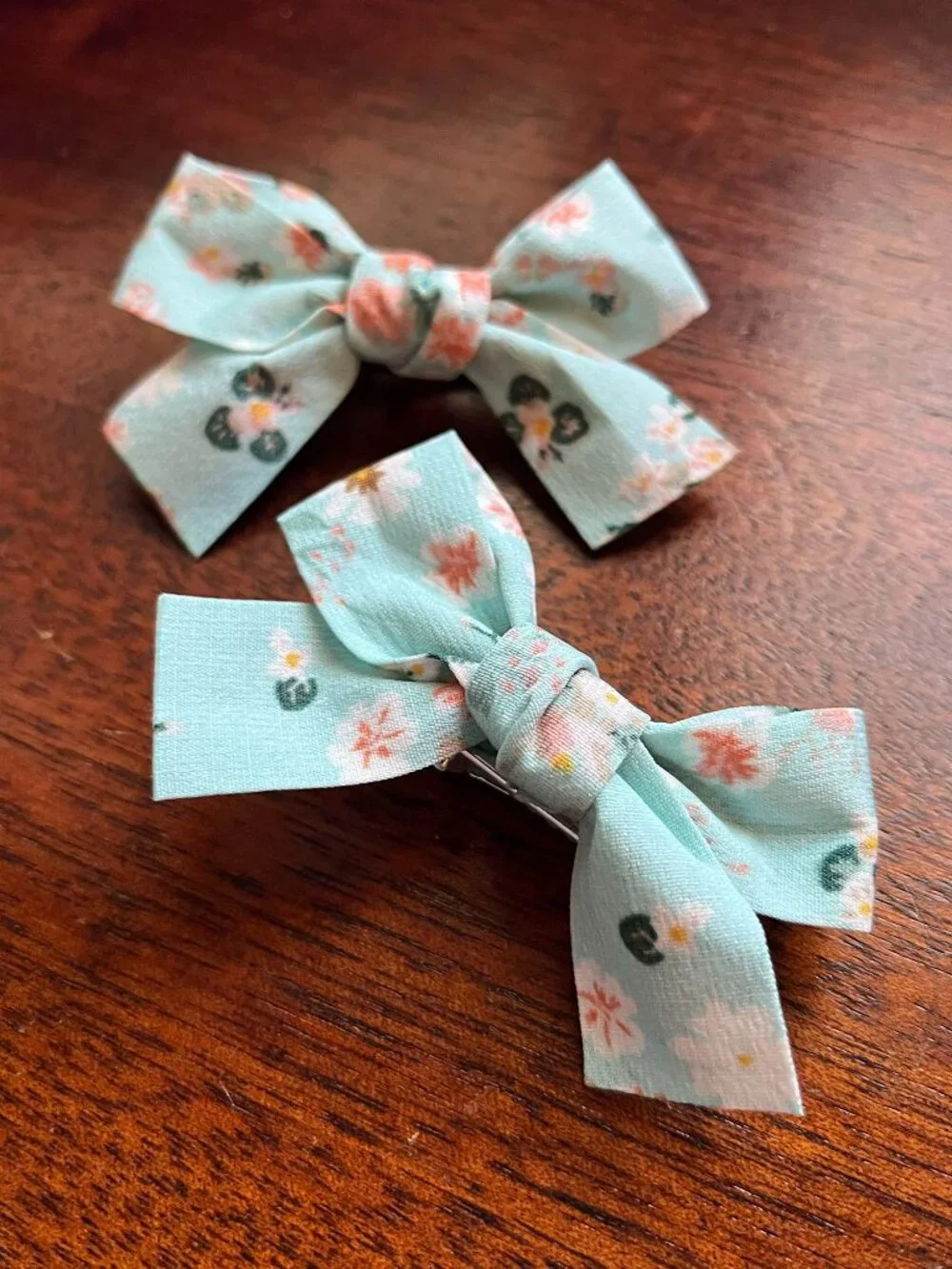 Blue floral hairbows NWOT *free in bundle*